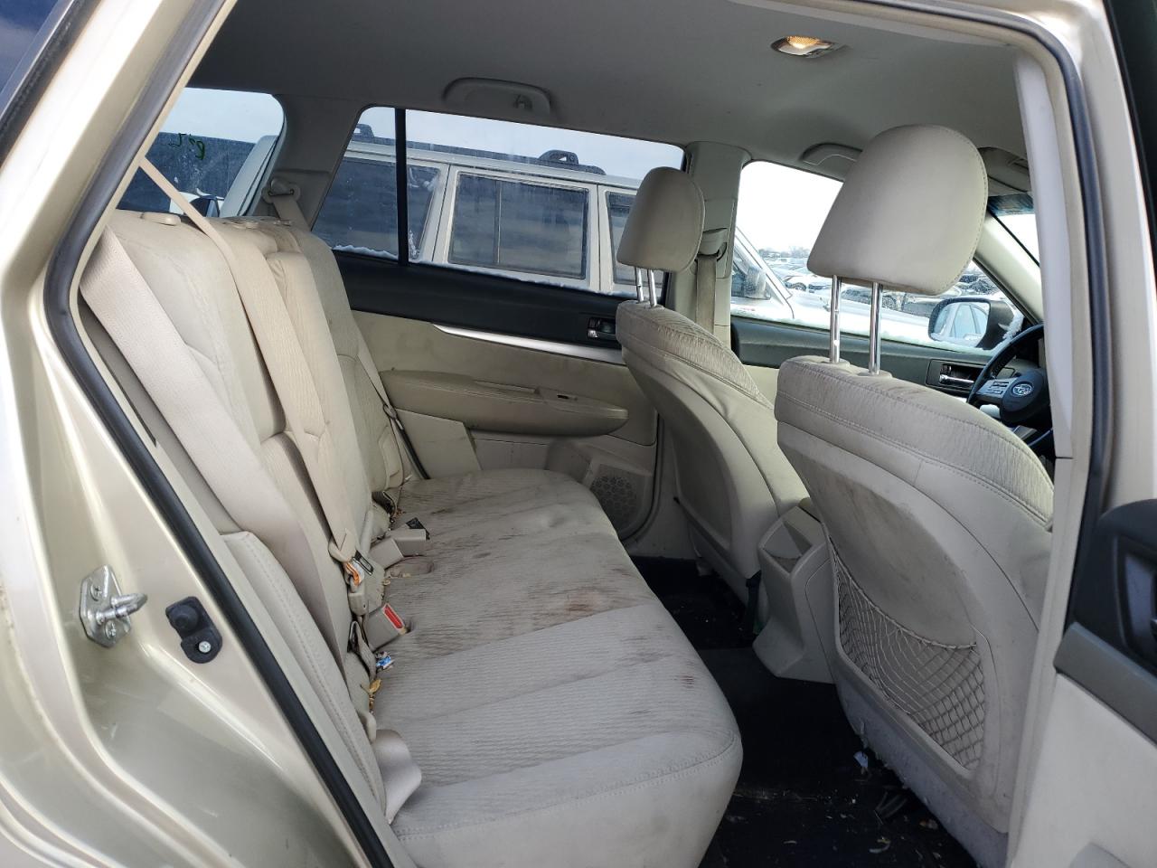 2010 Subaru Outback - Image 10