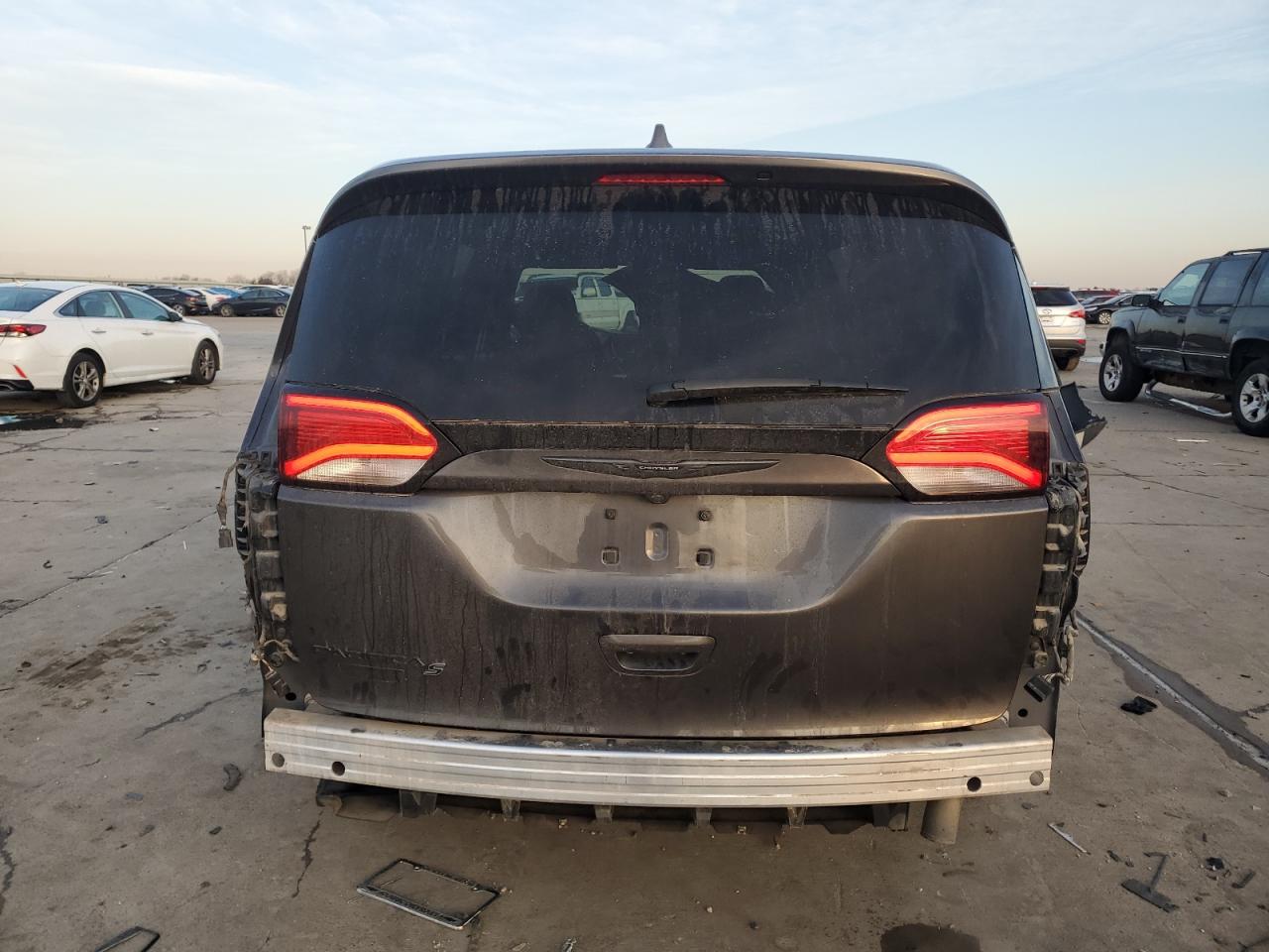 2020 Chrysler Pacifica - Image 6