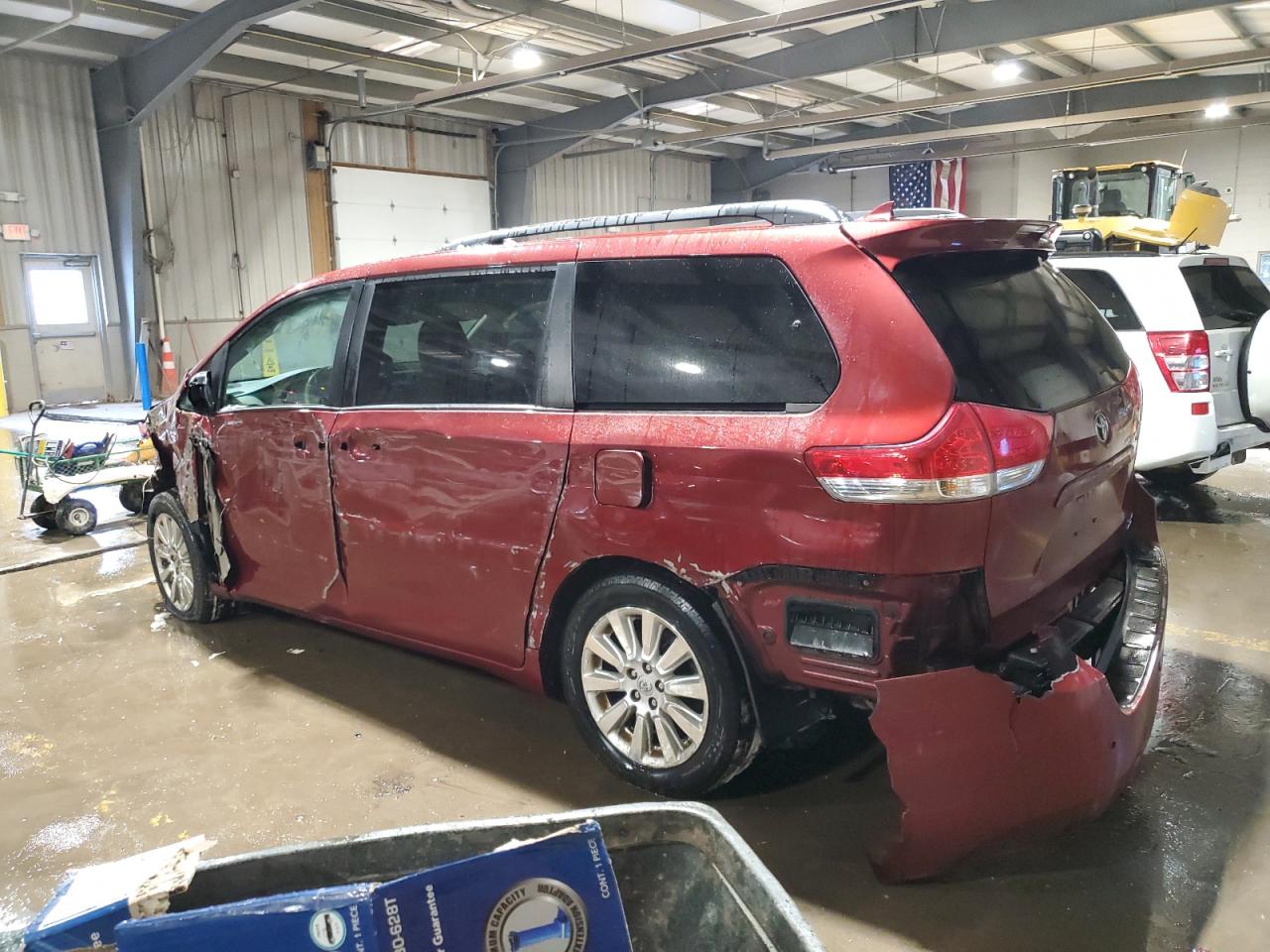 2011 Toyota Sienna - Image 2