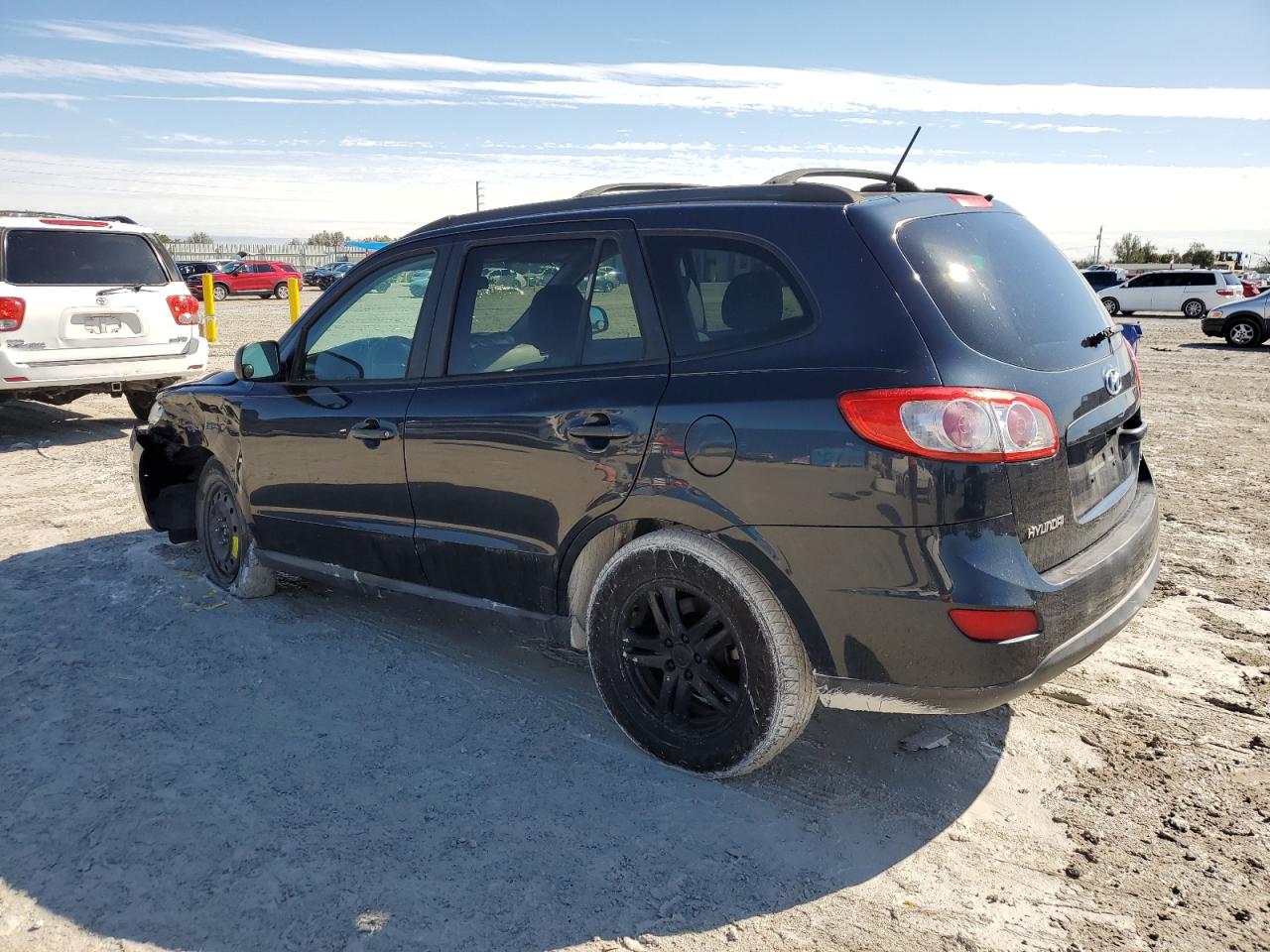 2011 Hyundai Santa Fe - Image 2