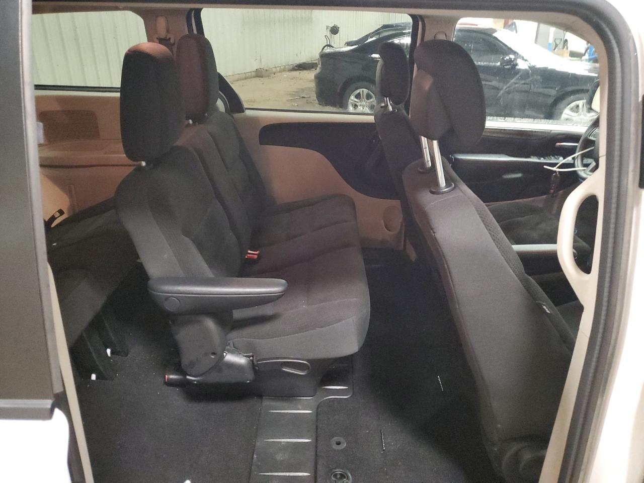 2019 Dodge Caravan - Image 11