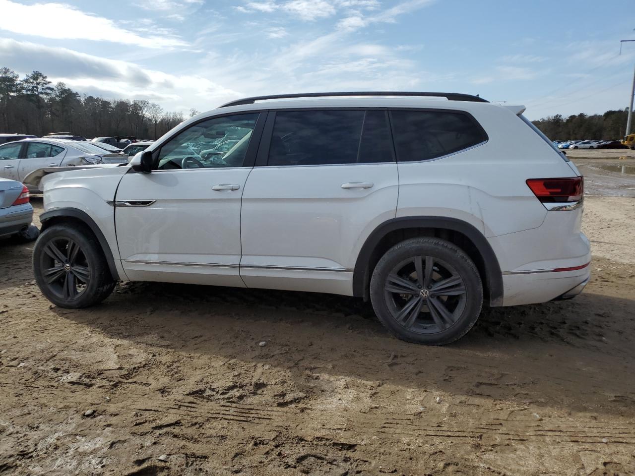 2021 Volkswagen Atlas - Image 2