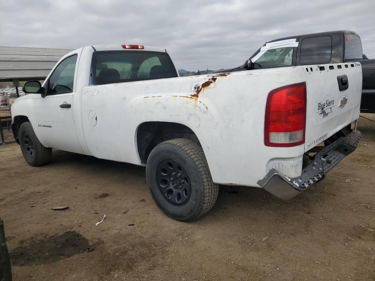2007 Chevrolet Silverado - Image 2