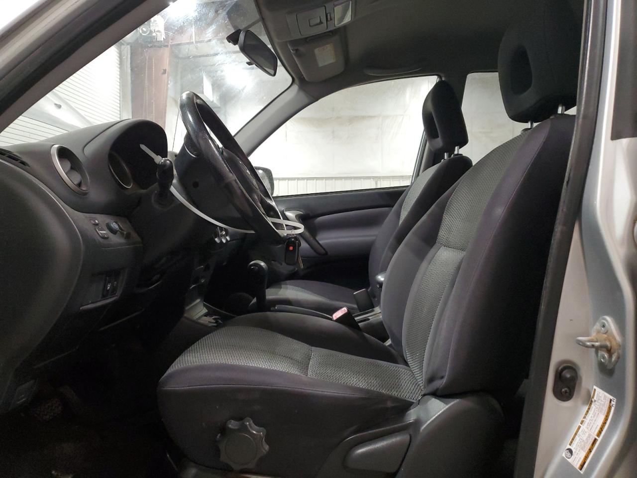2004 Toyota RAV 4 - Image 7