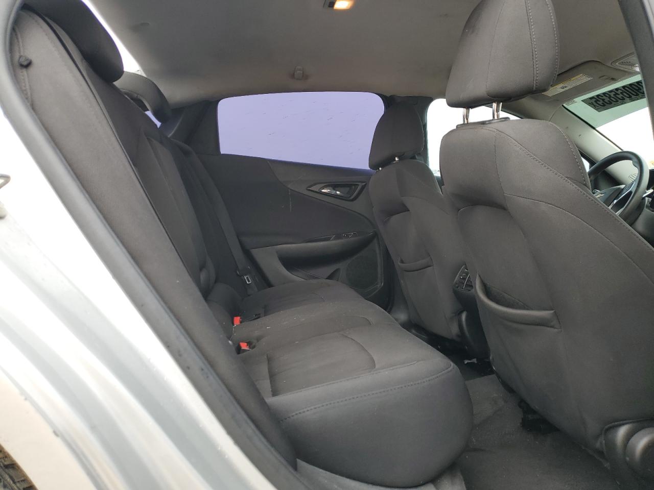 2018 Chevrolet Malibu - Image 11