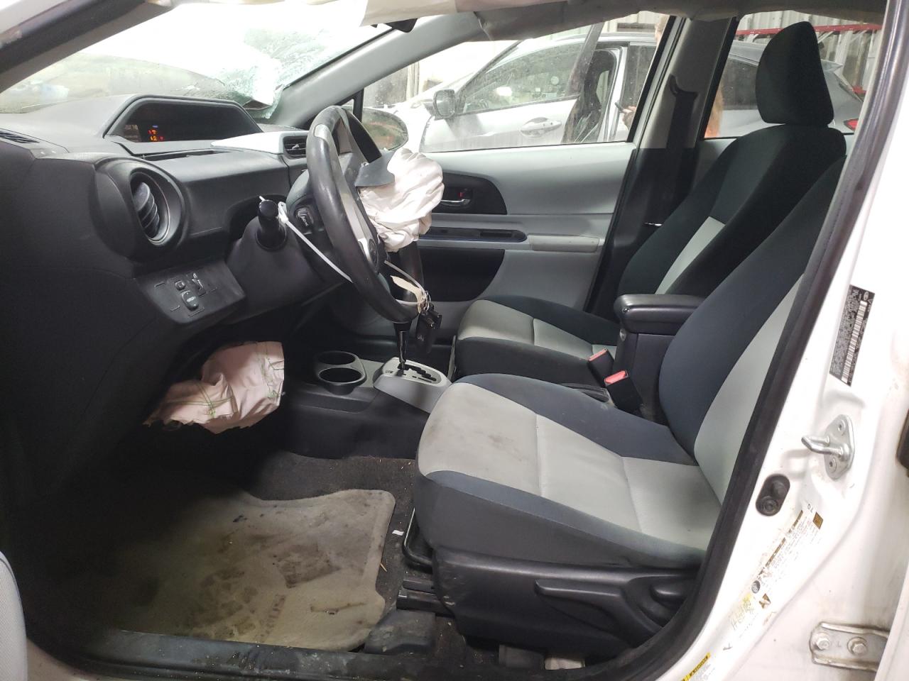 2012 Toyota Prius - Image 7