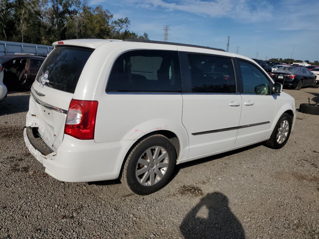 2014 Chrysler Town & Country - Image 3
