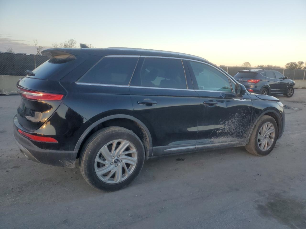 2021 Lincoln Corsair - Image 3