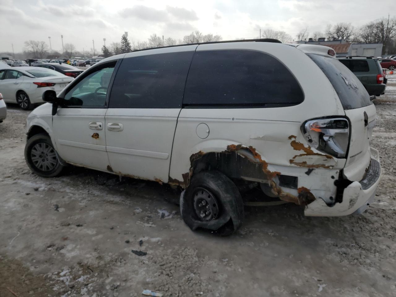 2006 Chrysler Town & Country - Image 2
