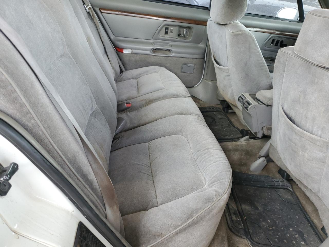 1999 Oldsmobile 88 - Image 10