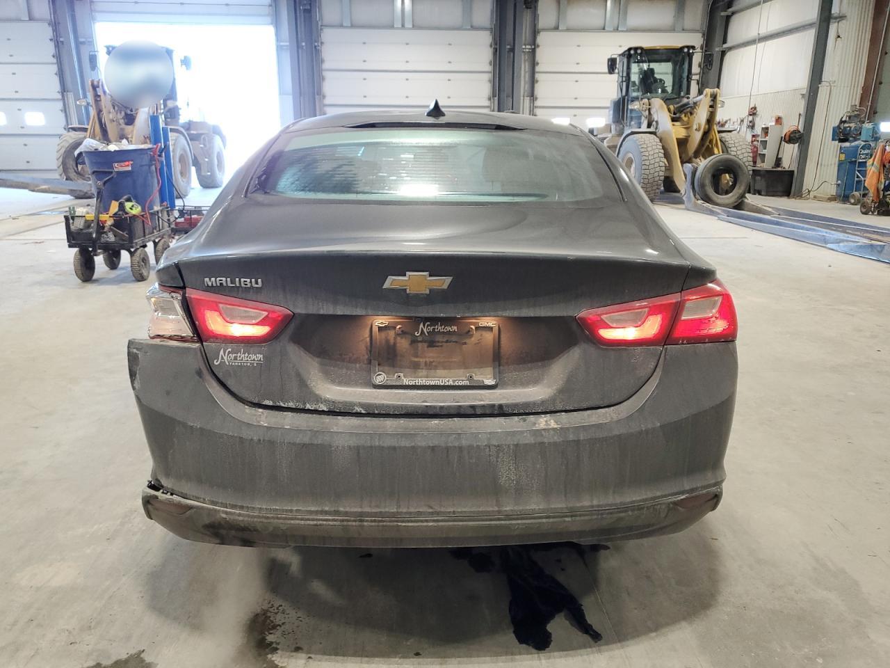 2017 Chevrolet Malibu - Image 6