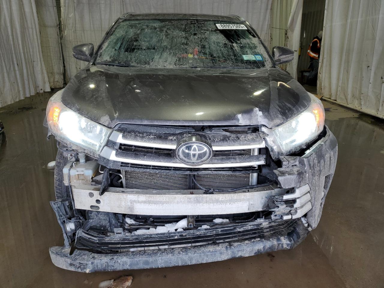 2018 Toyota Highlander - Image 5