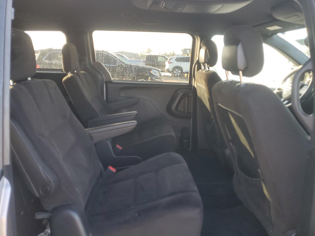 2016 Dodge Caravan - Image 11