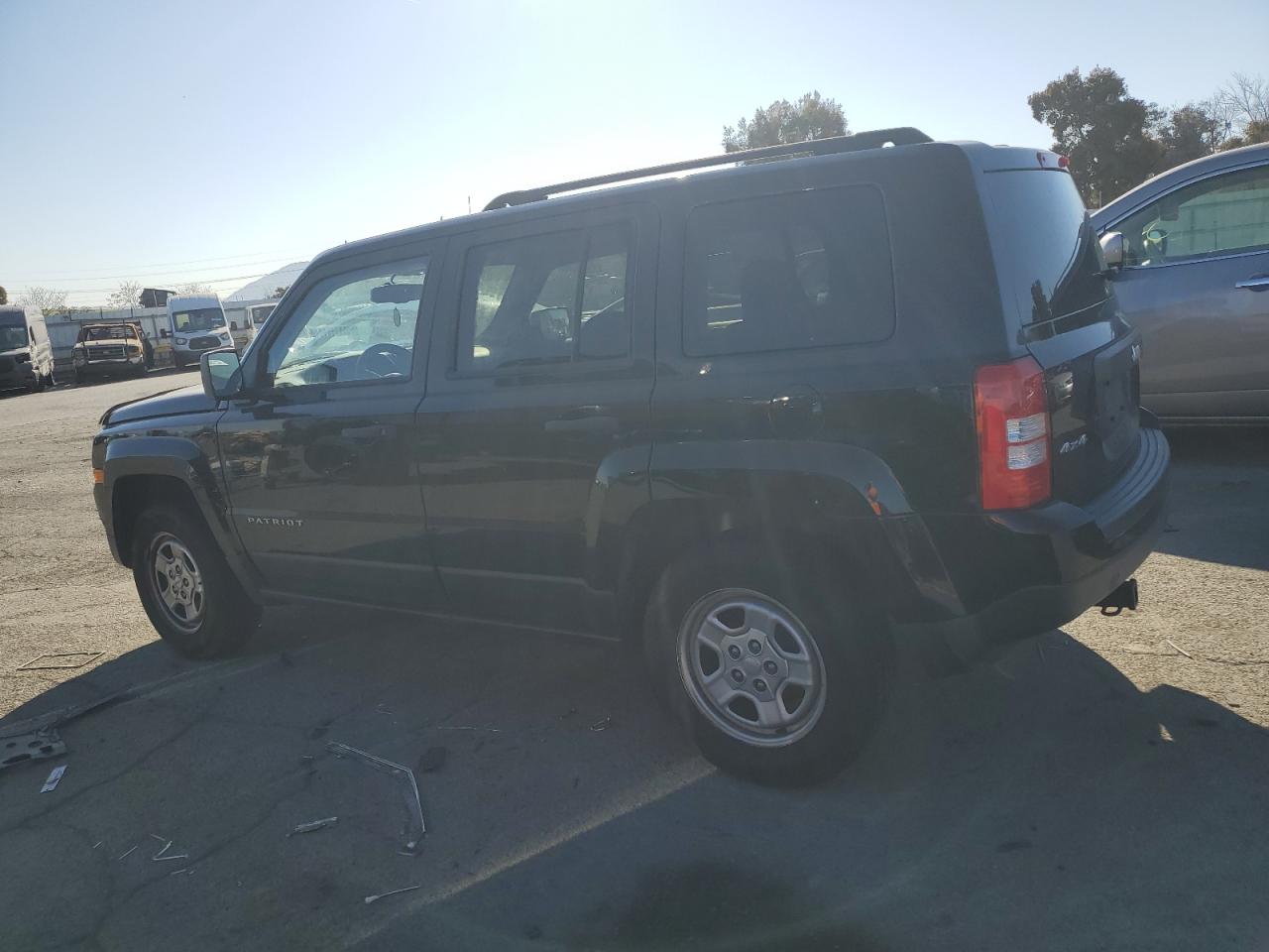 2016 Jeep Liberty (Patriot) - Image 2