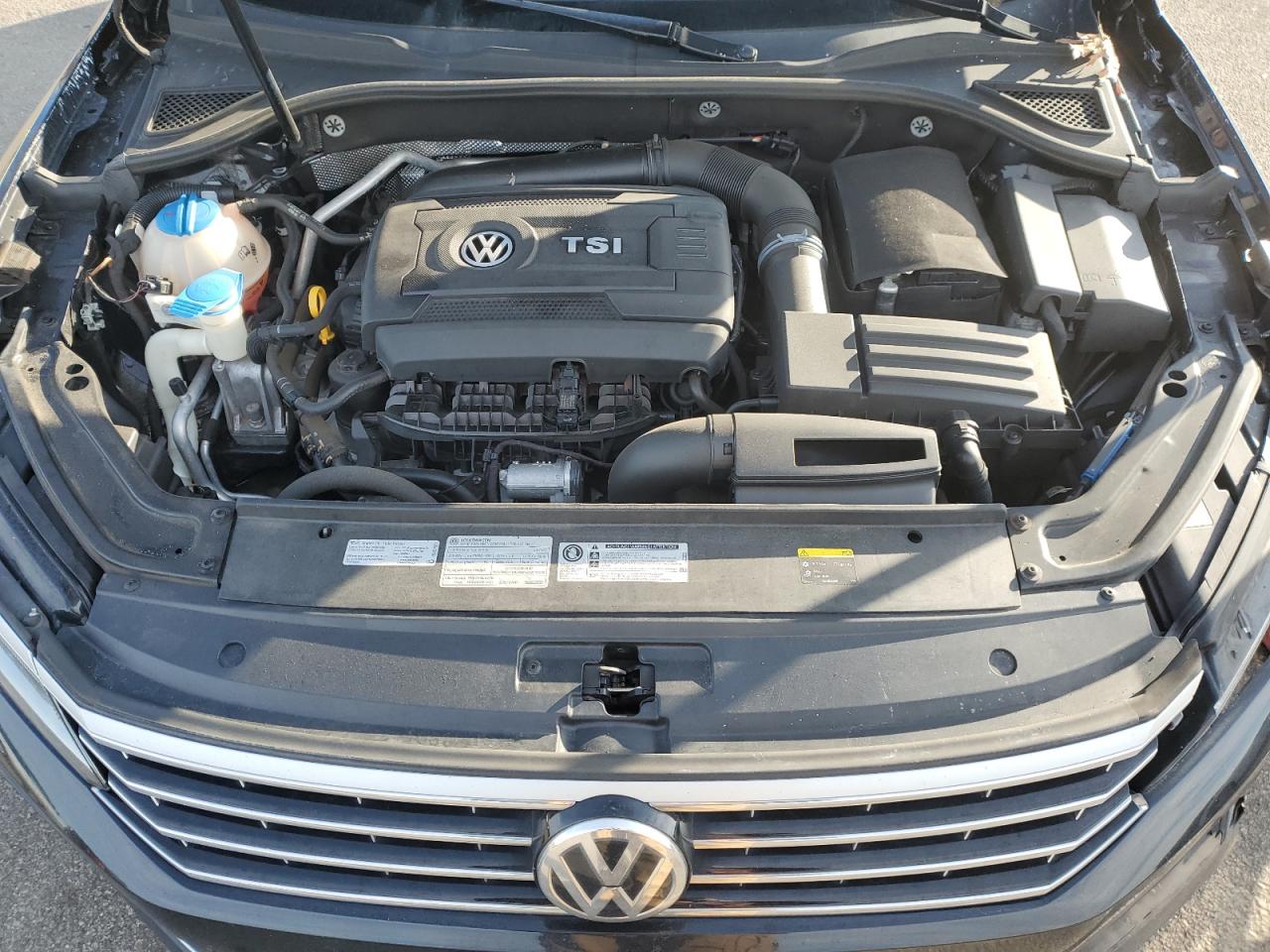 2017 Volkswagen Passat - Image 12