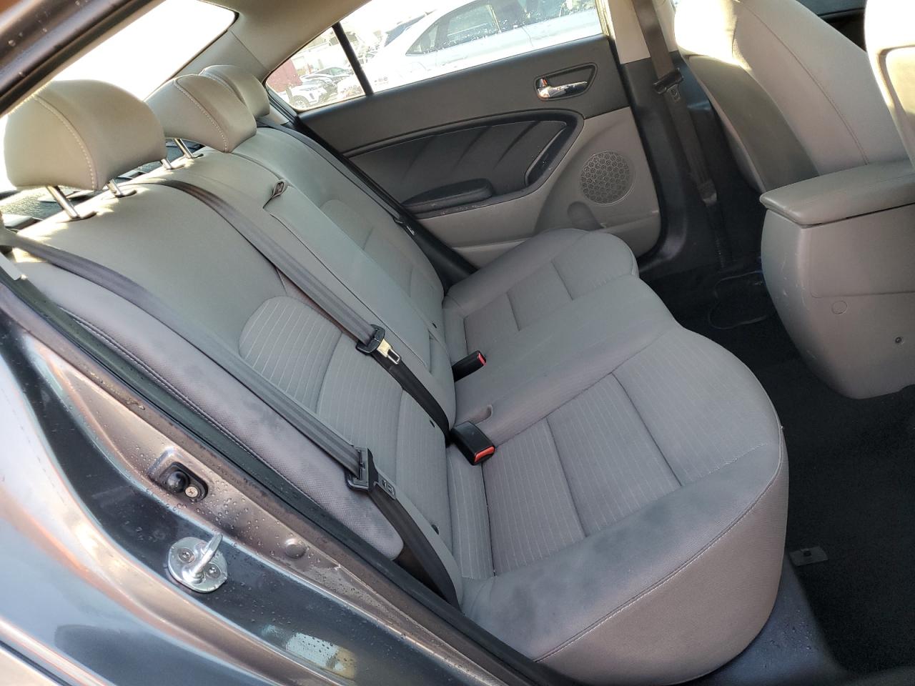 2016 Kia Forte - Image 10