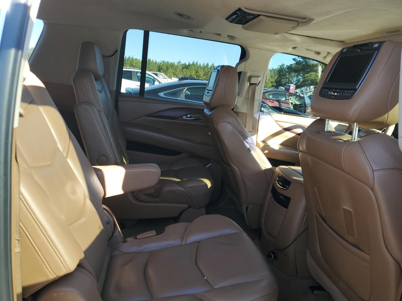 2016 Cadillac Escalade - Image 10