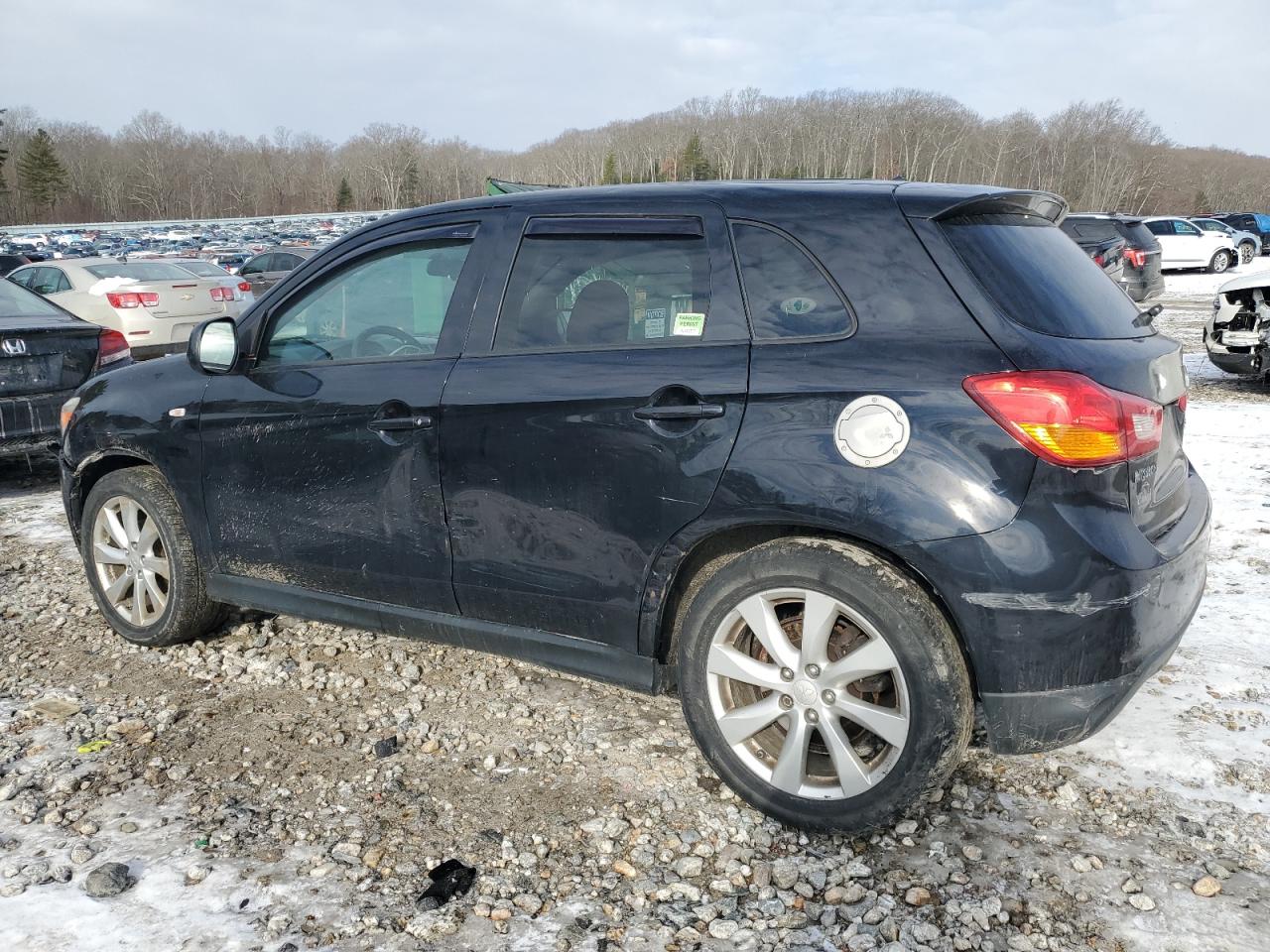 2014 Mitsubishi Outlander - Image 2