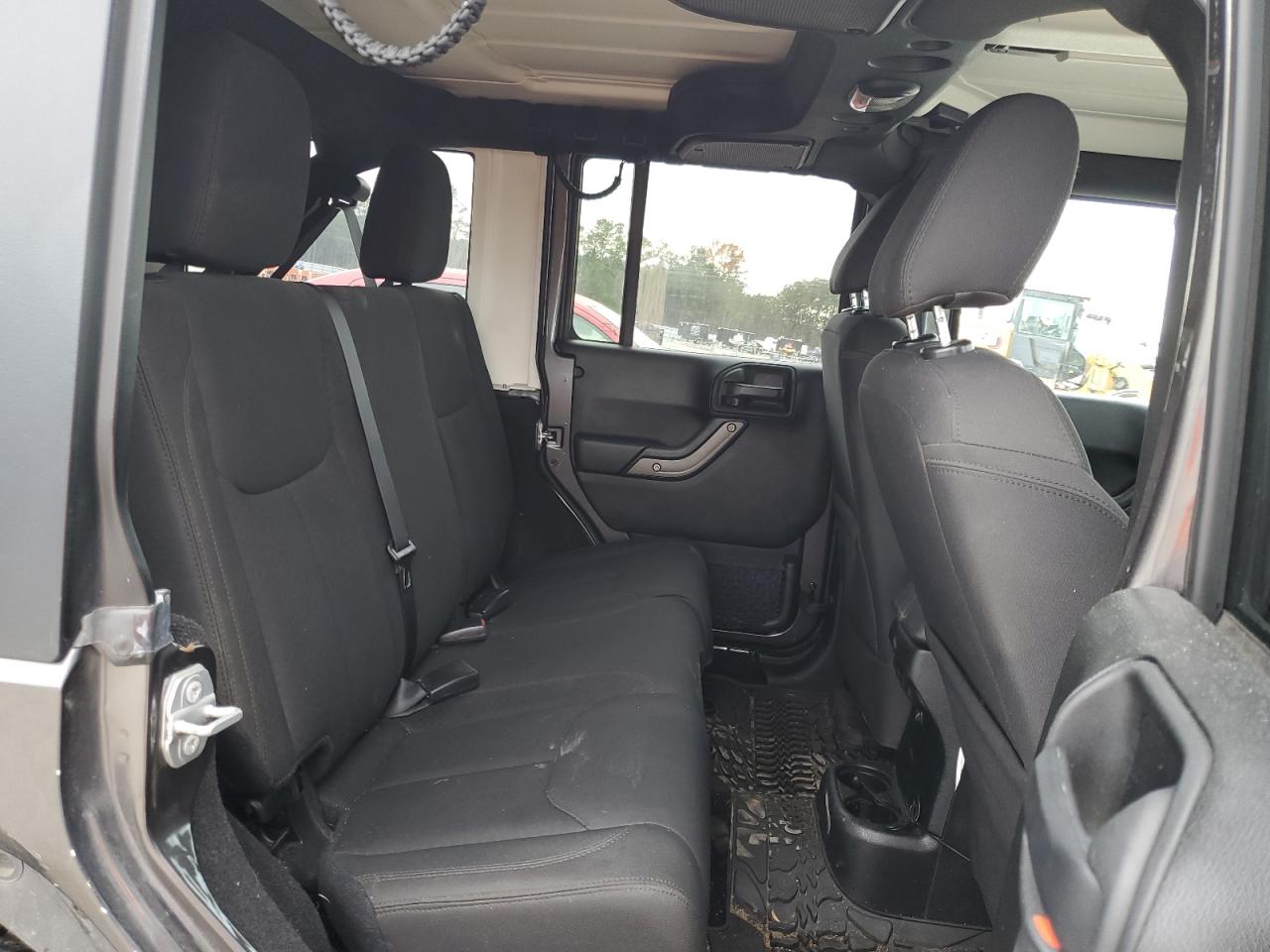 2016 Jeep Wrangler - Image 11