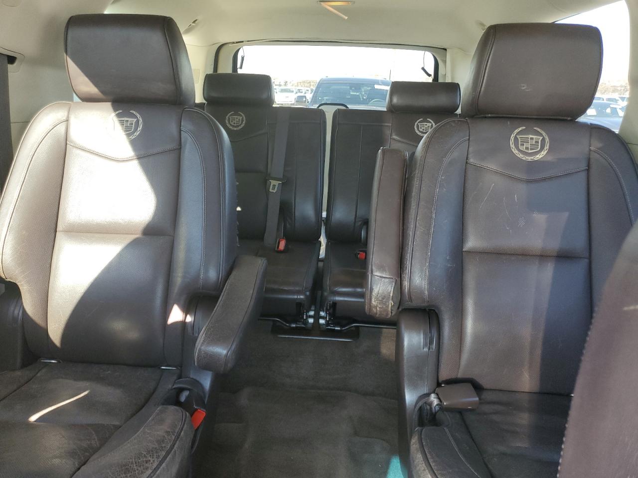 2011 Cadillac Escalade - Image 10