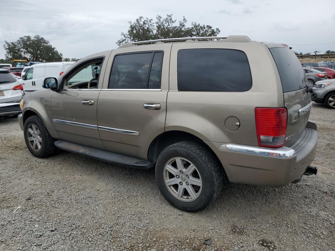 2007 Chrysler Aspen - Image 2