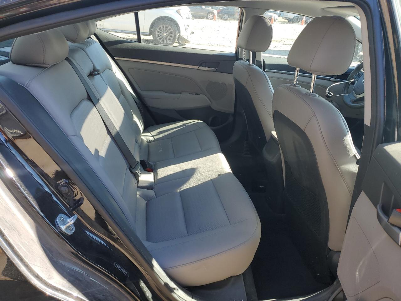 2017 Hyundai Elantra - Image 10