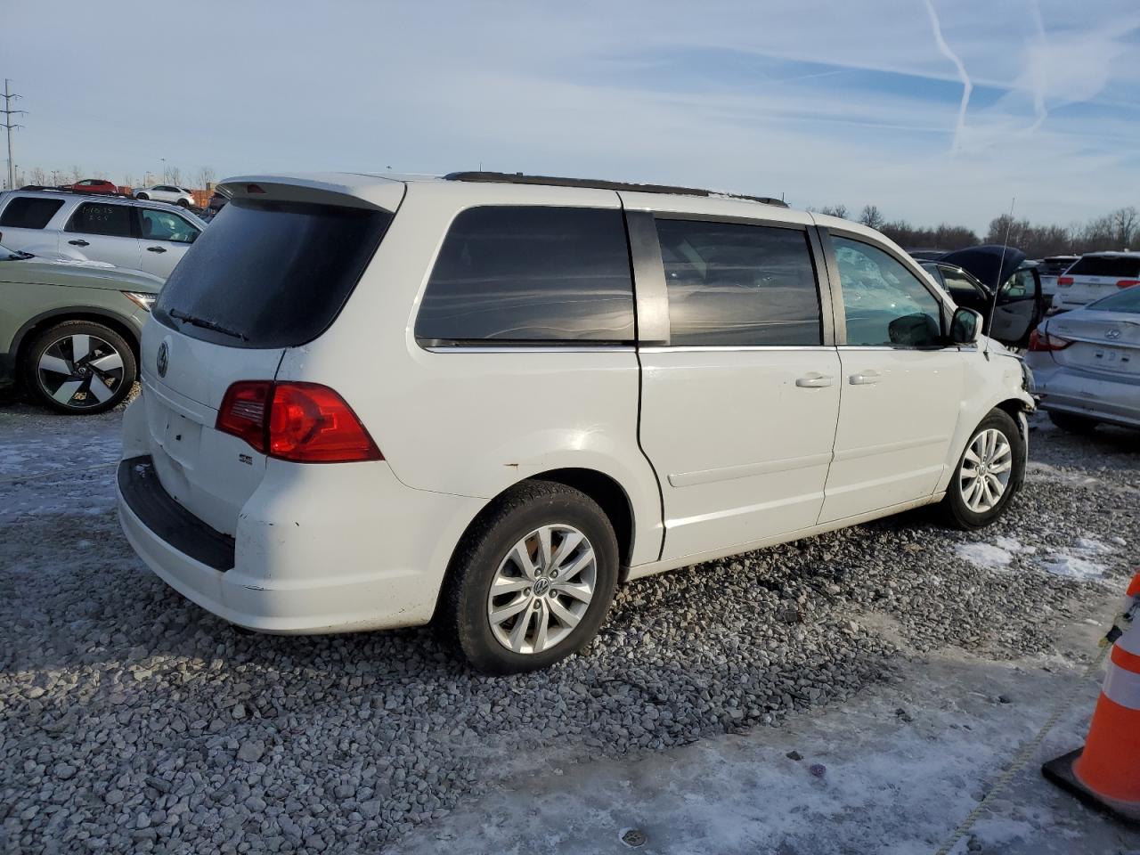 2012 Volkswagen Routan - Image 3