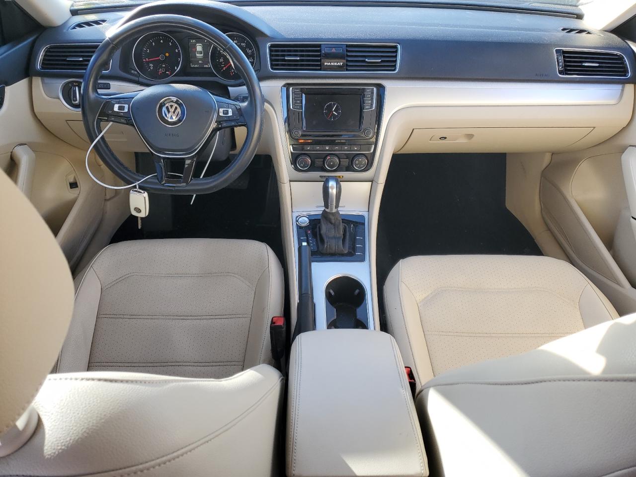 2019 Volkswagen Passat - Image 8