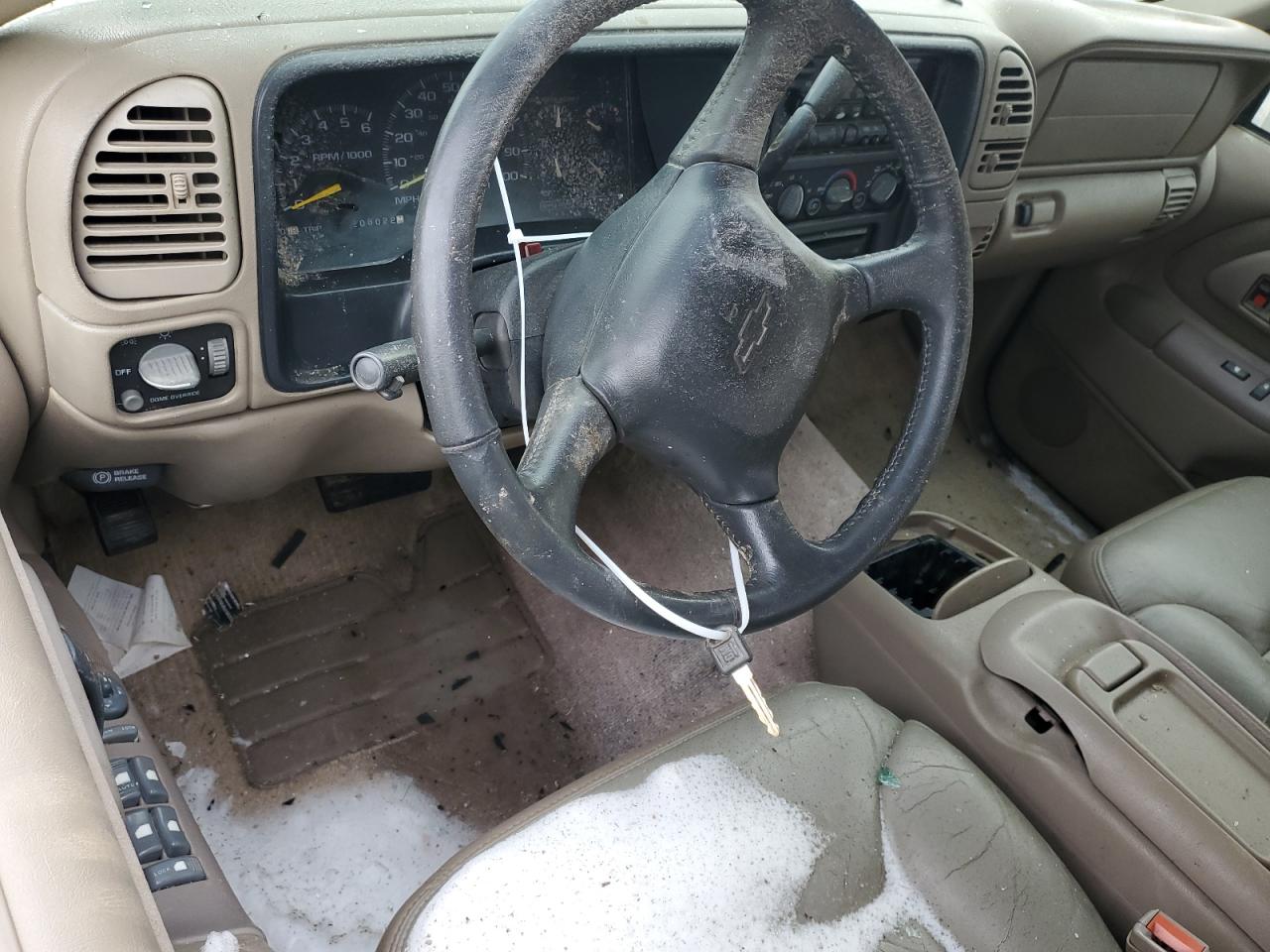 1998 Chevrolet Suburban - Image 8