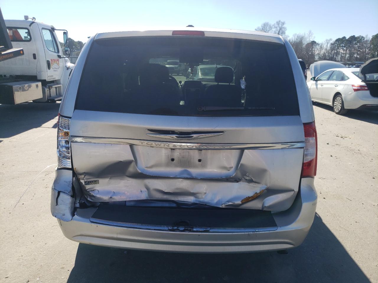 2011 Chrysler Town & Country - Image 6
