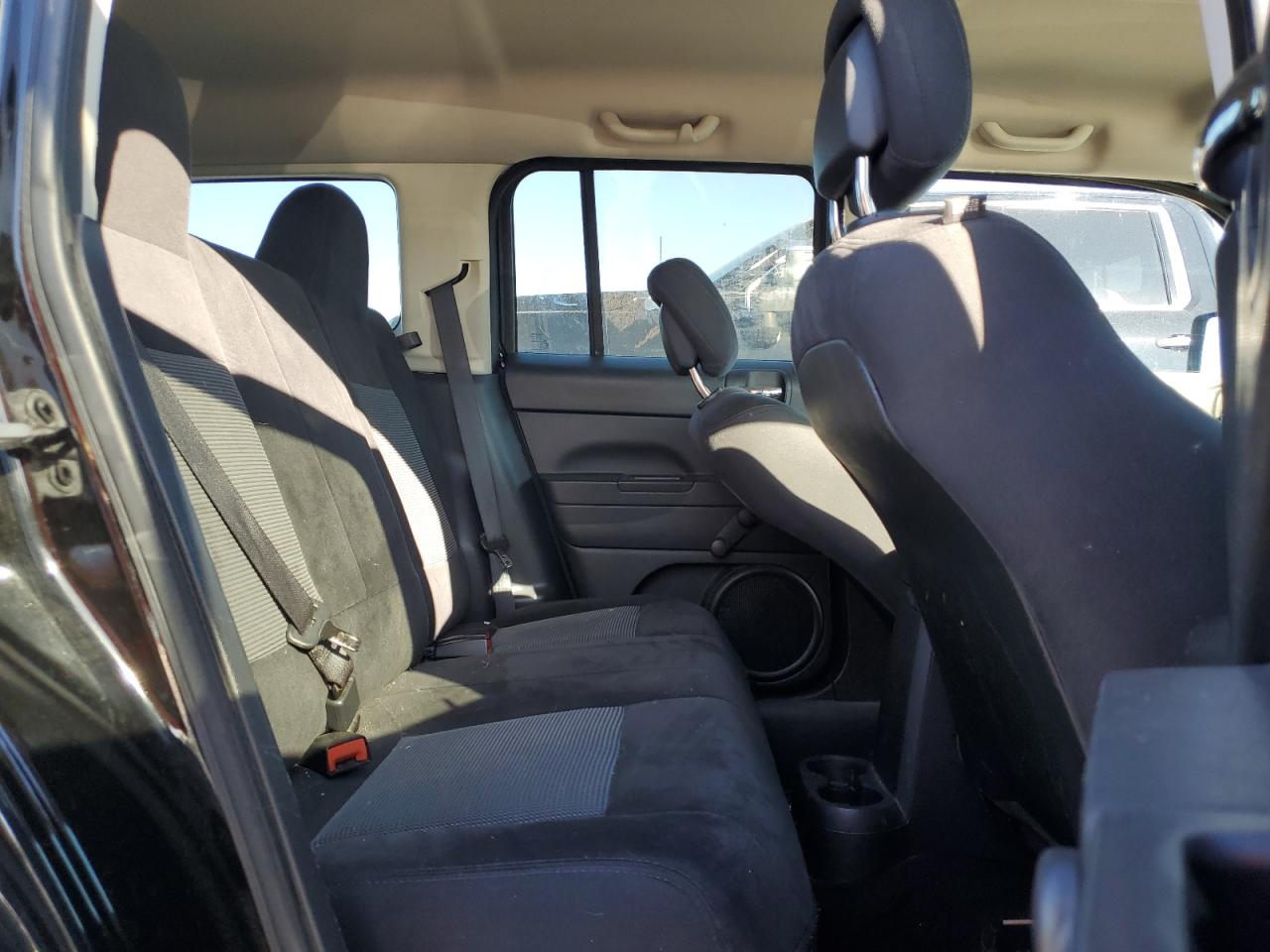 2016 Jeep Liberty (Patriot) - Image 11