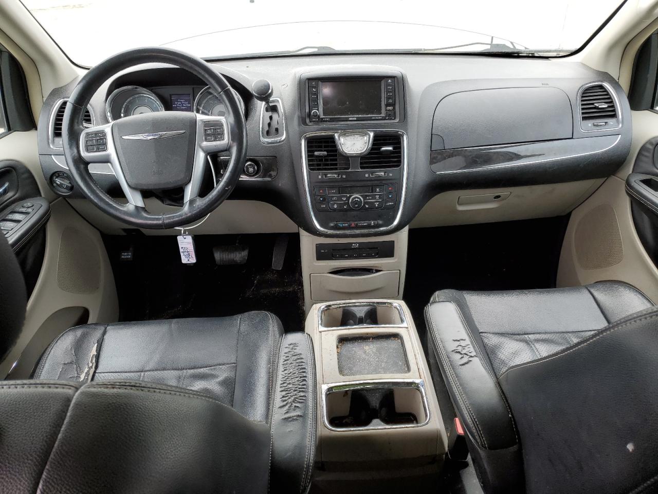 2013 Chrysler Town & Country - Image 8