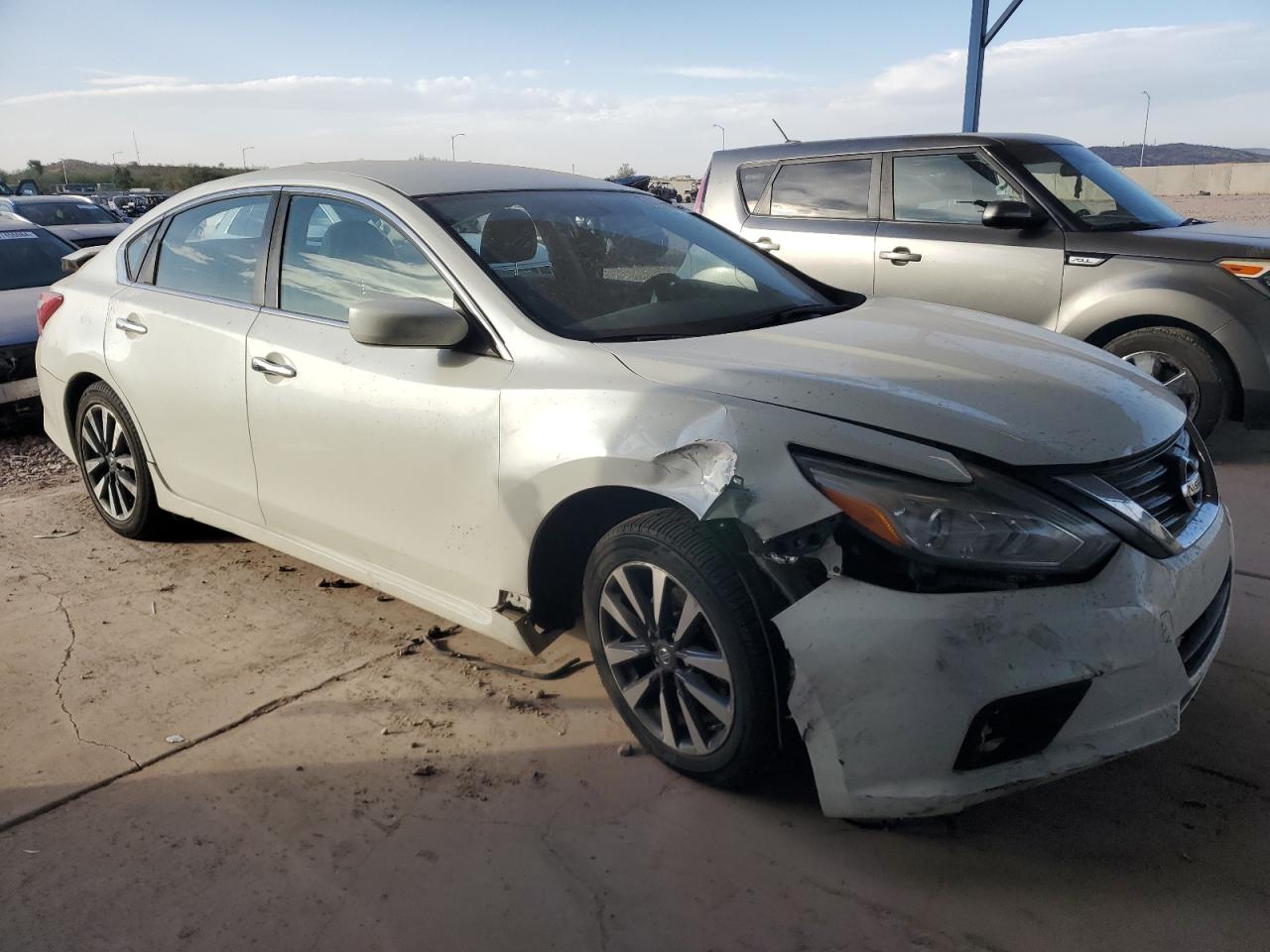 2017 Nissan Altima - Image 4