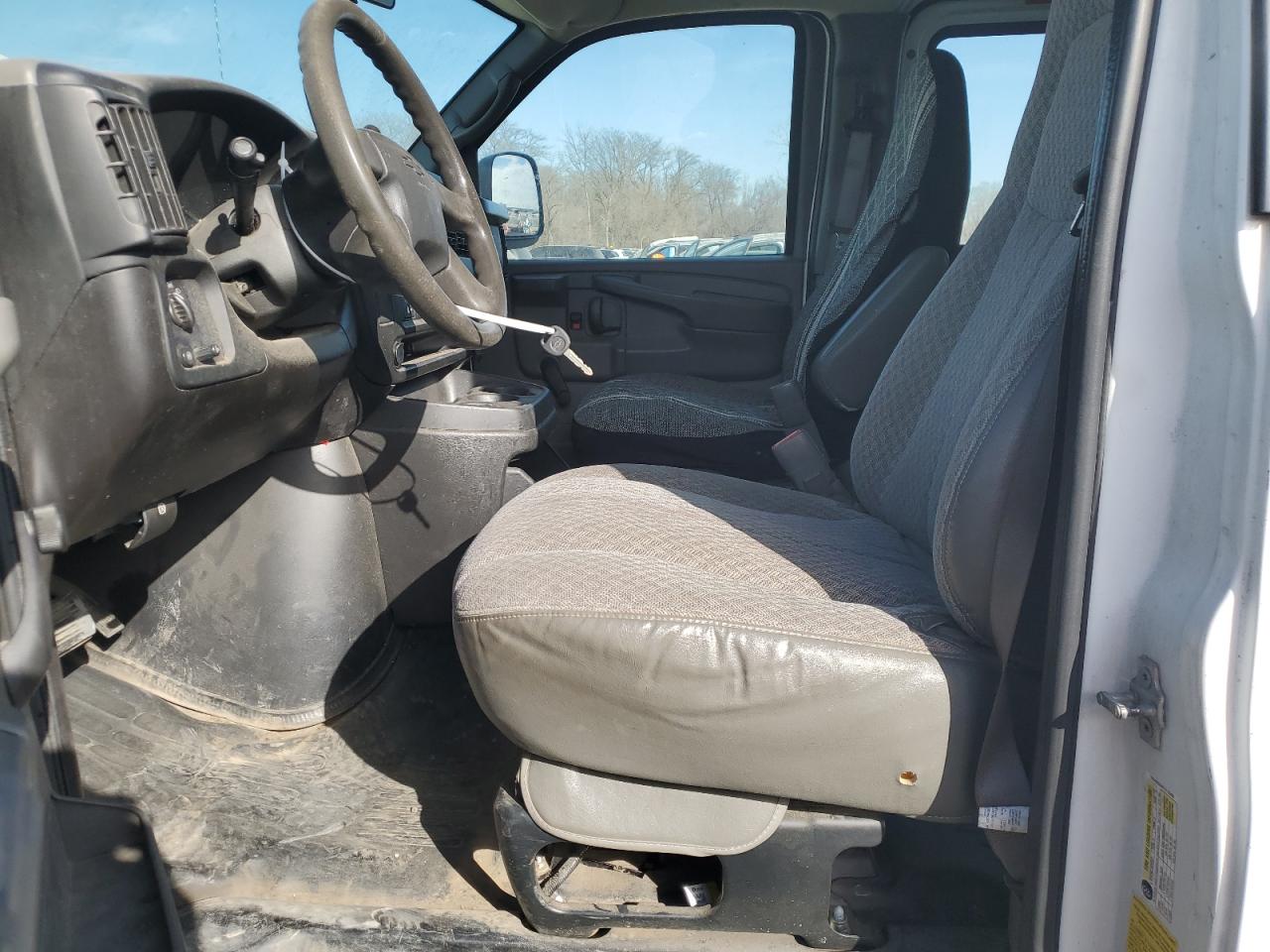 2007 Chevrolet Express - Image 7