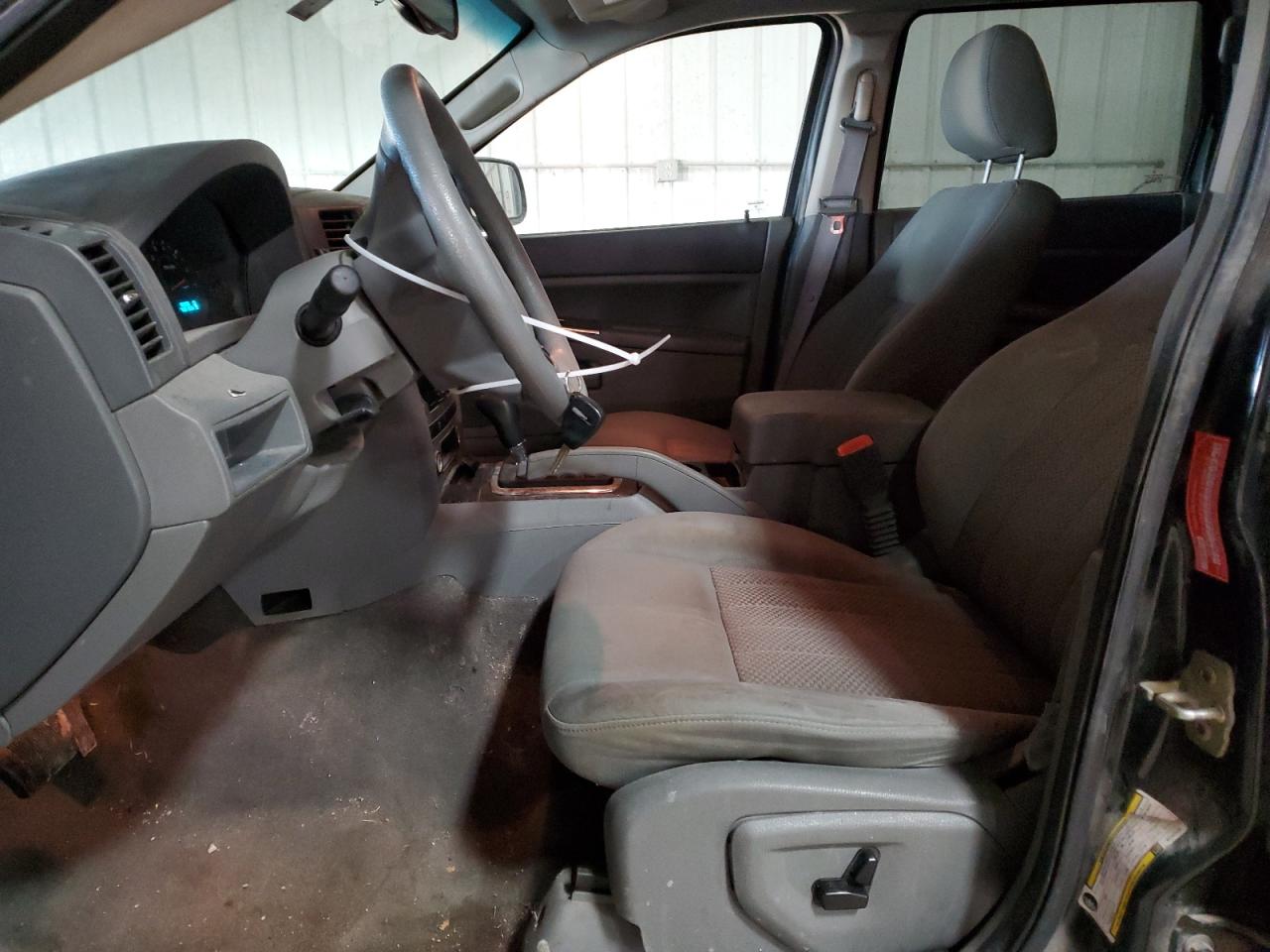 2006 Jeep Grand Cherokee - Image 7