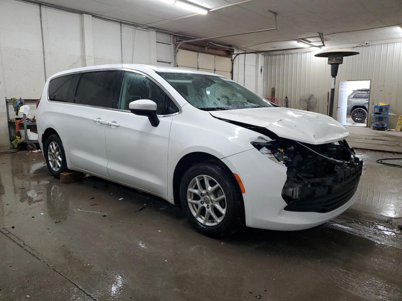 2017 Chrysler Pacifica - Image 4