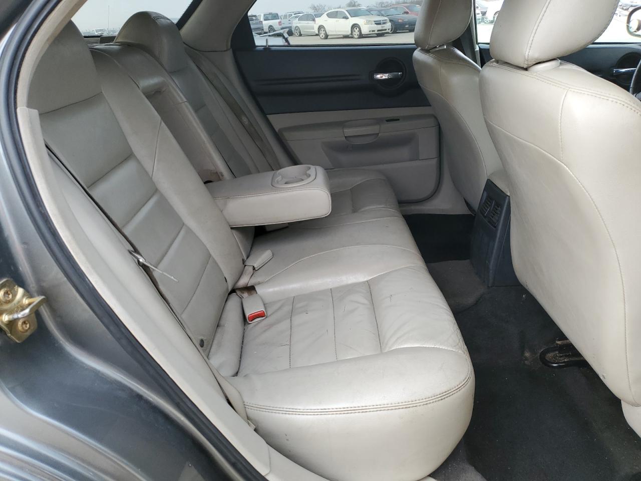 2005 Dodge Magnum - Image 10