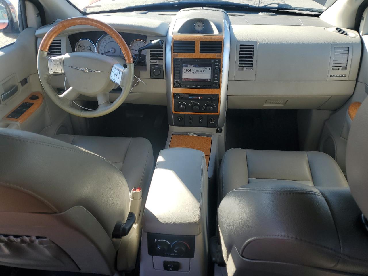 2007 Chrysler Aspen - Image 8