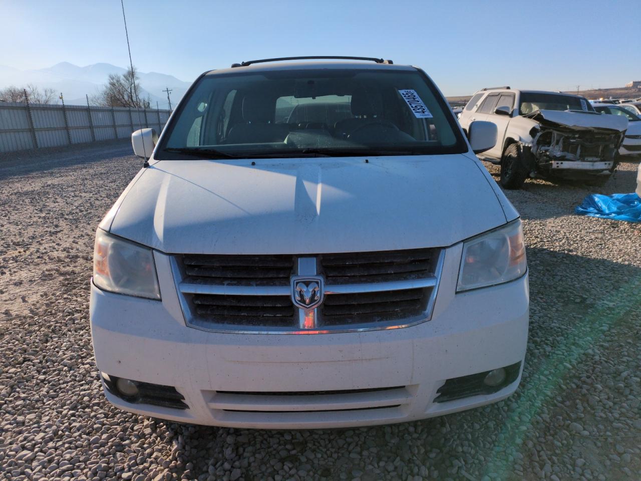 2010 Dodge Caravan - Image 5