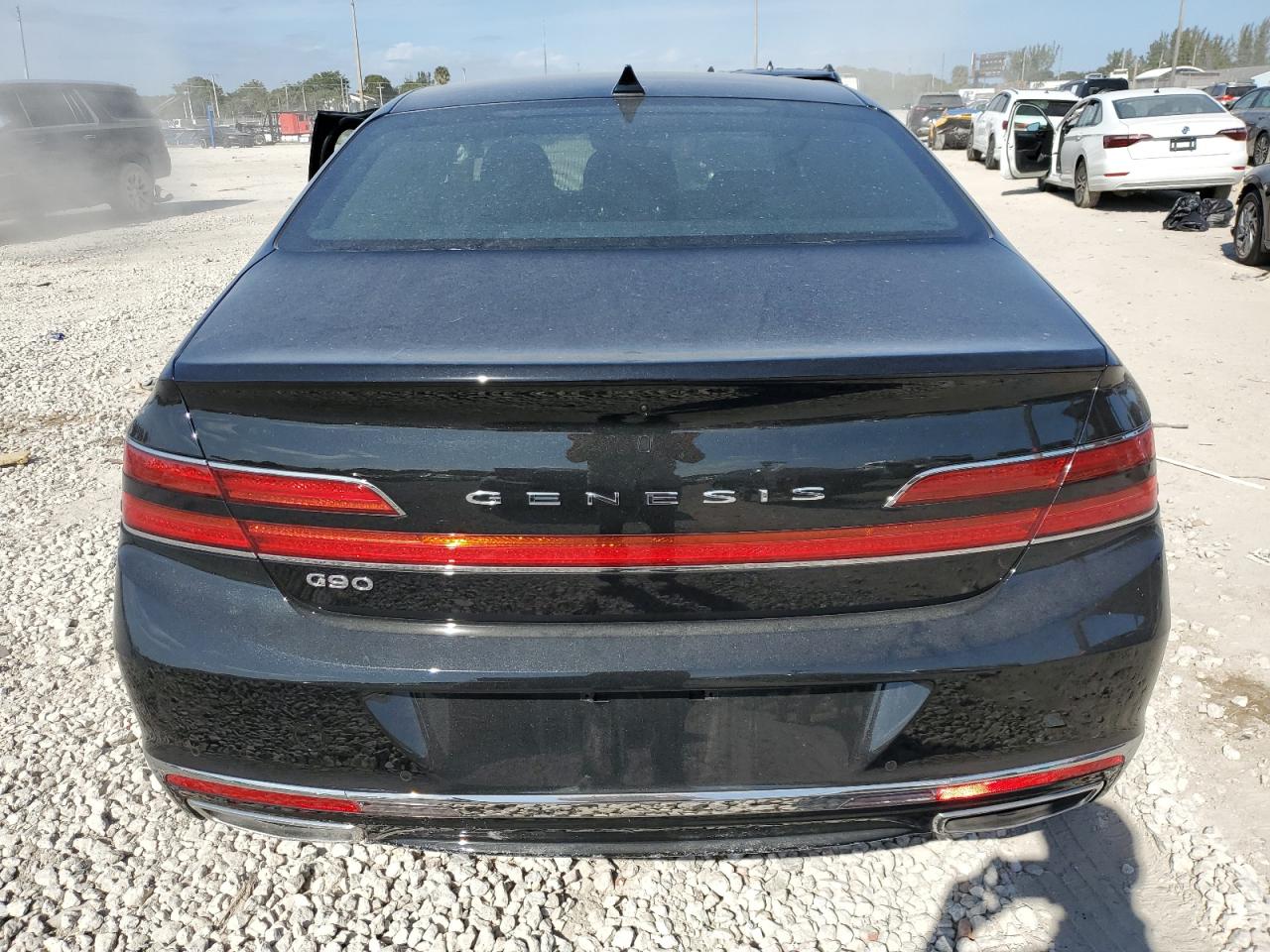 2021 Genesis G90 - Image 6