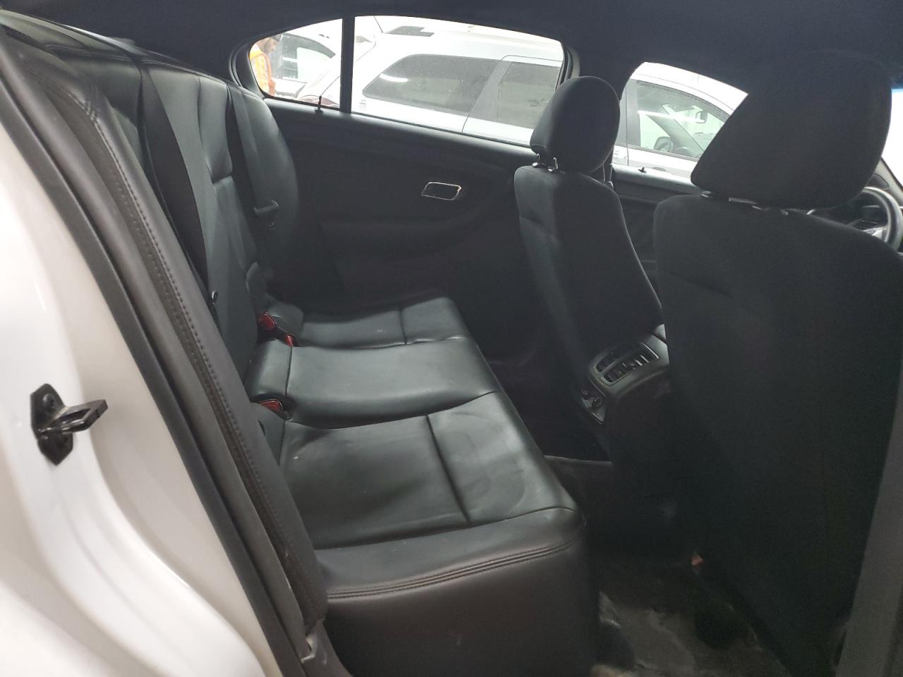 2014 Ford Taurus - Image 10