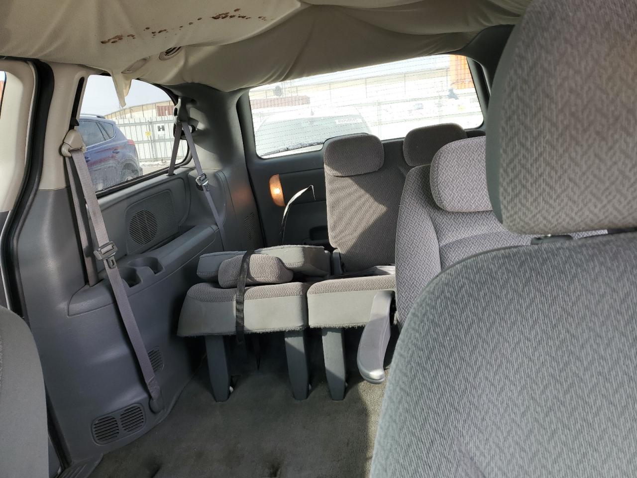 2006 Chrysler Town & Country - Image 10