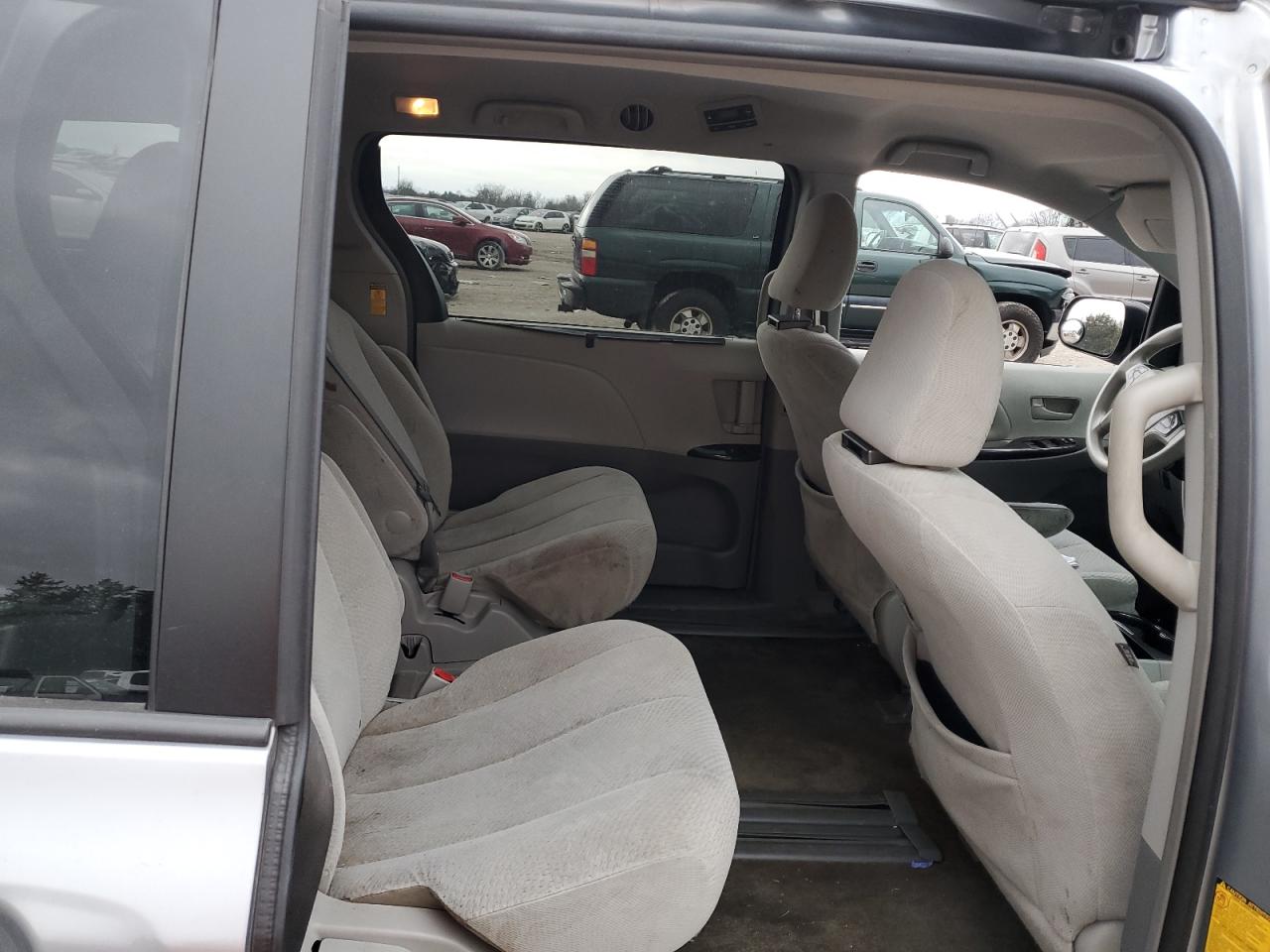 2014 Toyota Sienna - Image 12