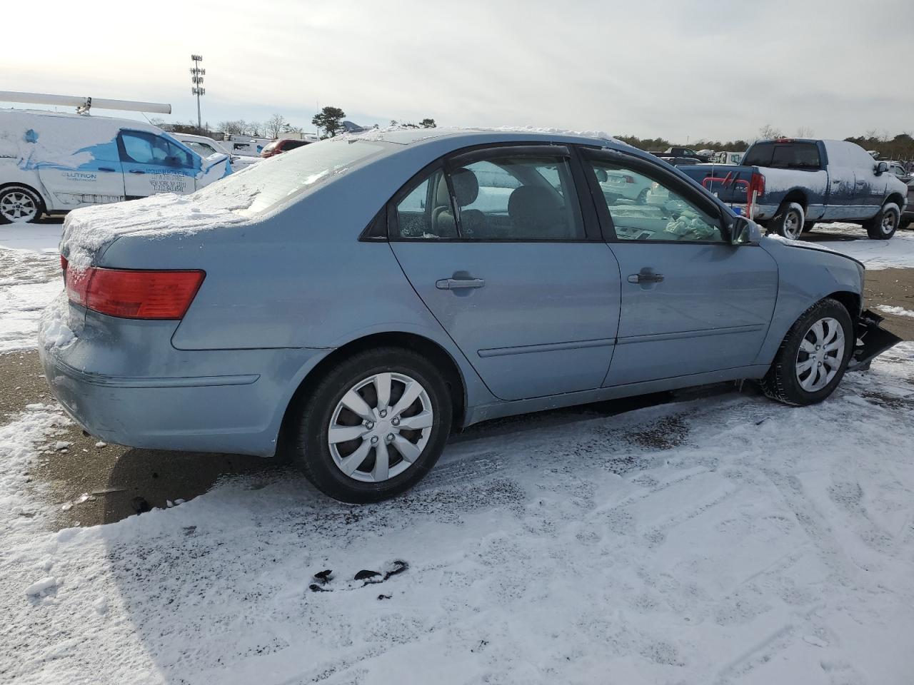 2010 Hyundai Sonata - Image 3