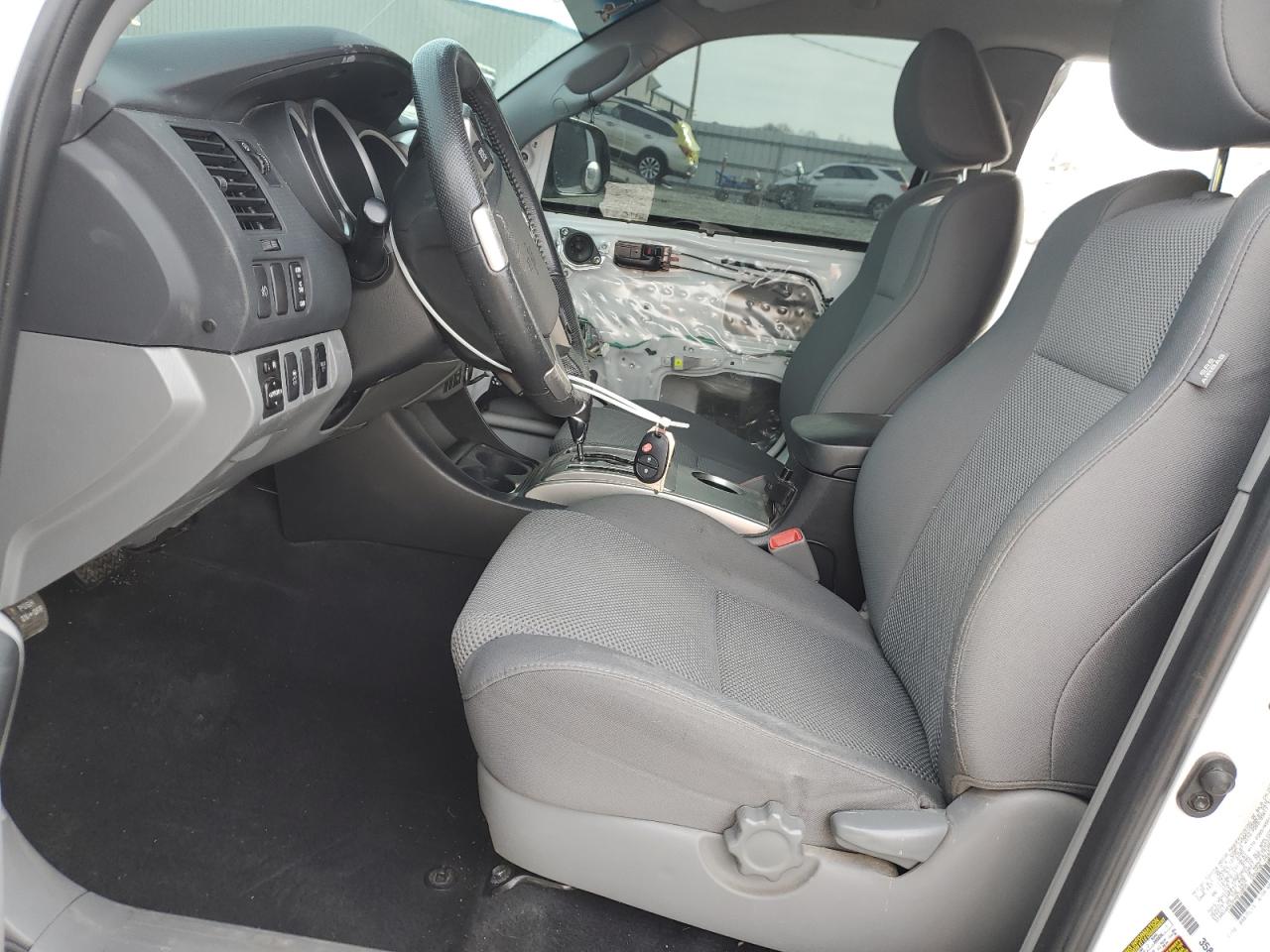 2015 Toyota Tacoma - Image 7