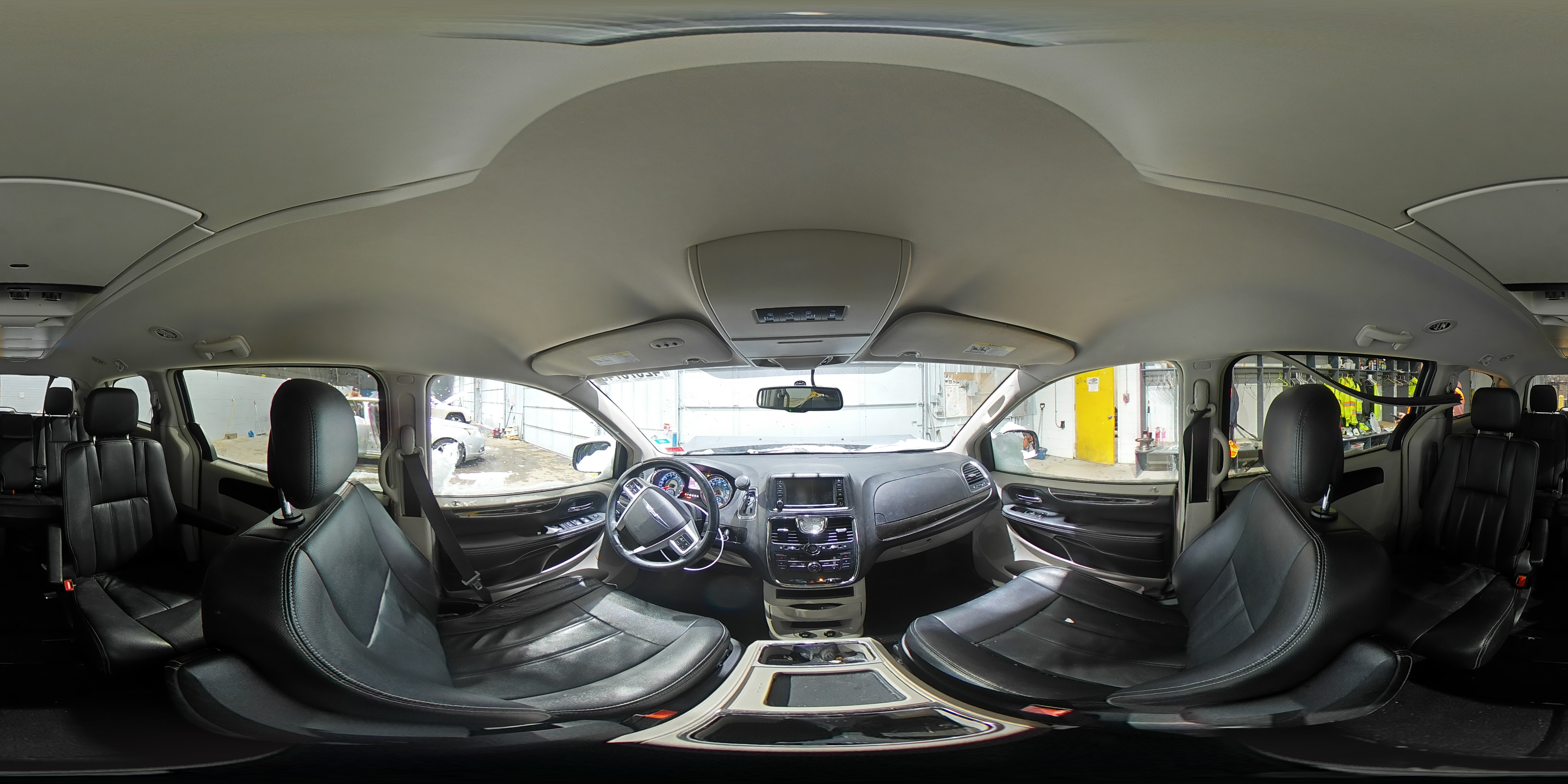 2014 Chrysler Town & Country - Image 14