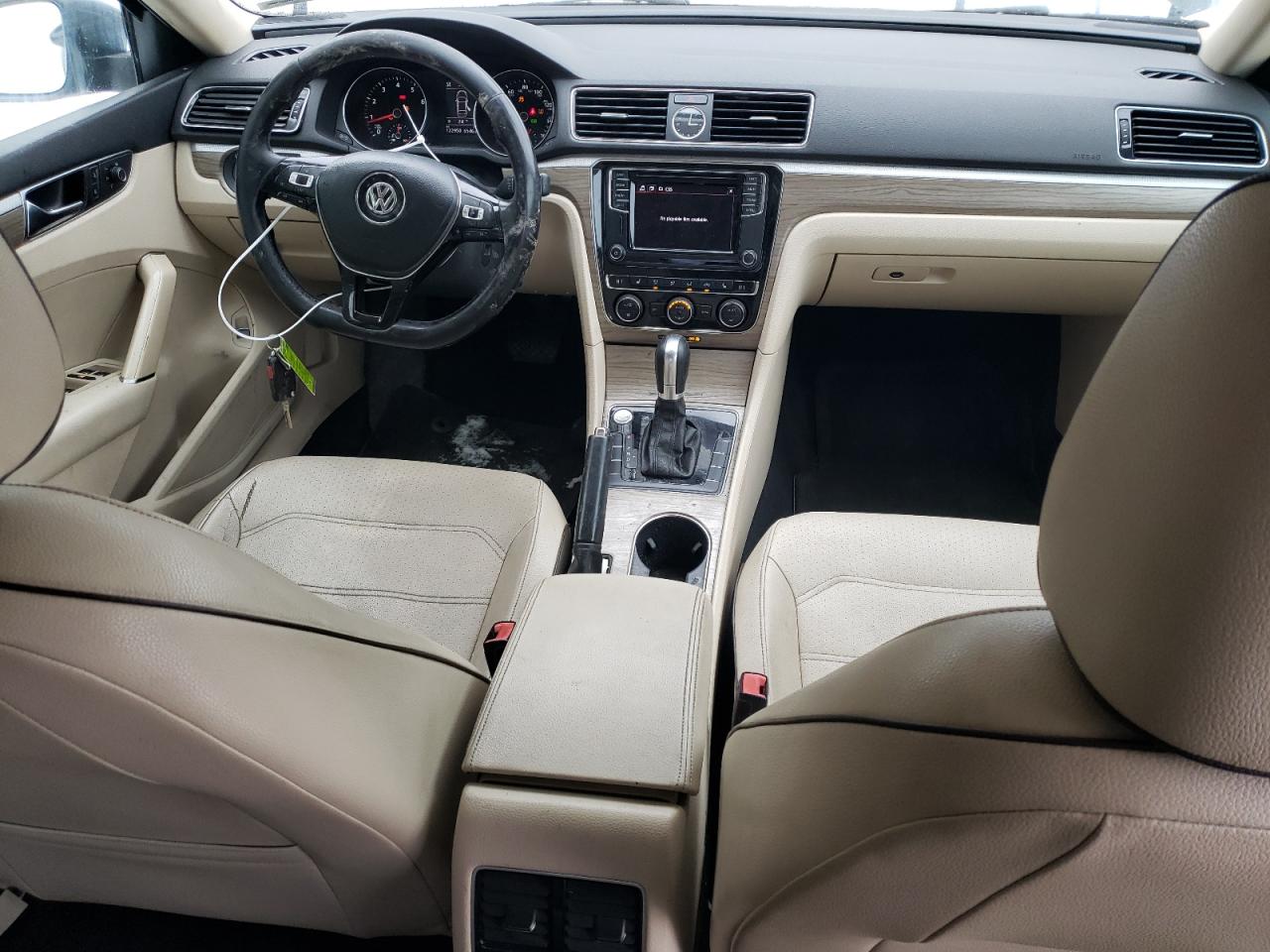 2017 Volkswagen Passat - Image 8