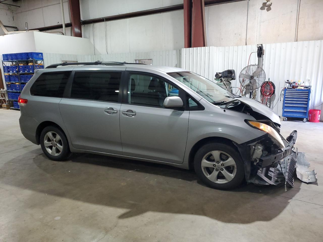 2012 Toyota Sienna - Image 4