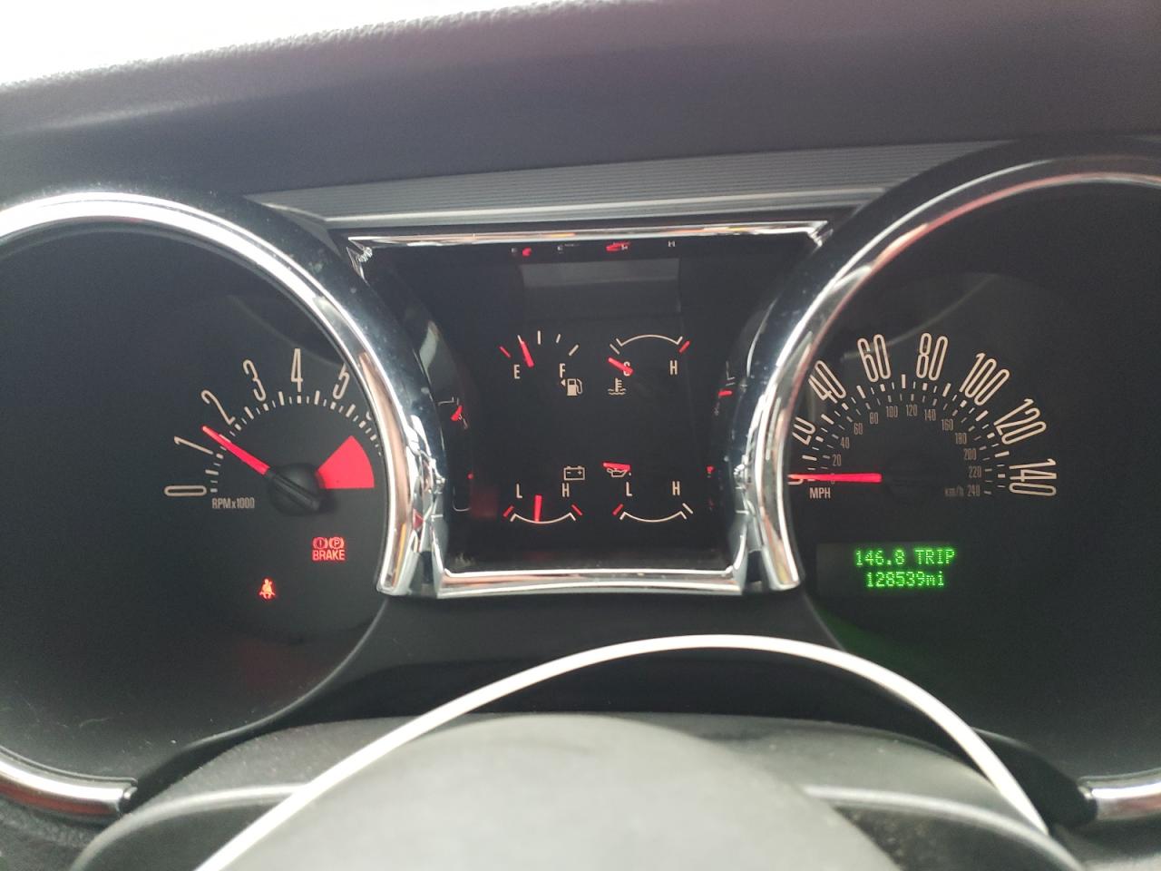 2005 Ford Mustang - Image 9