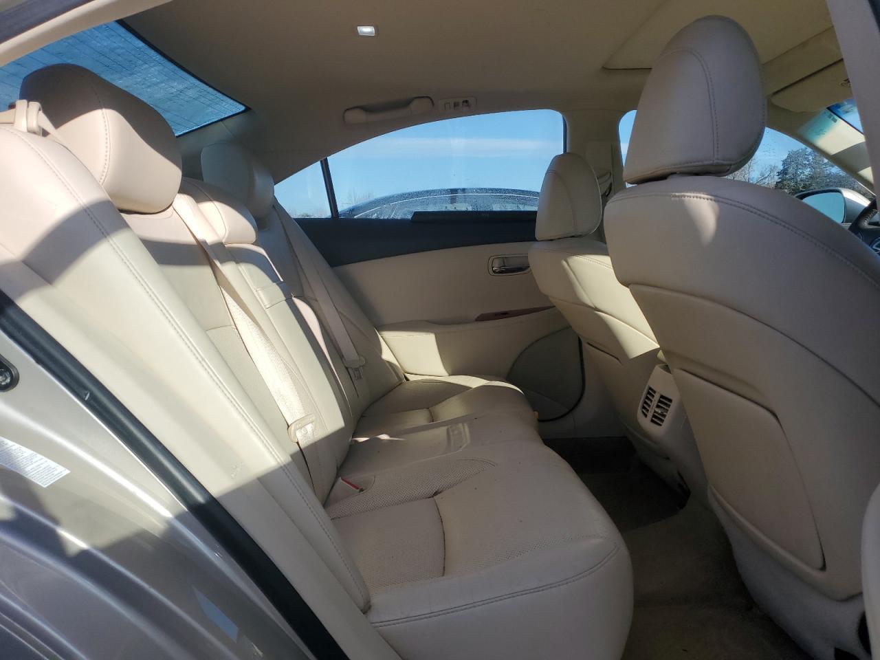 2011 Lexus ES - Image 10